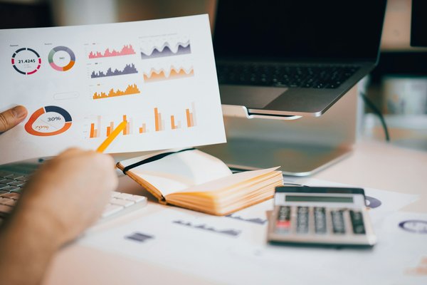 Audit de données web : comment les entreprises québécoises optimisent leurs stratégies numériques
